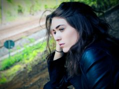 Carry Confidence: A Real-World Guide to Everyday Bags That Work as Hard as You Do woman sitting outdoor during daytime