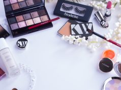 The Art of Subtlety: Embracing Minimalist Makeup in a Maximalist World makeup palette box